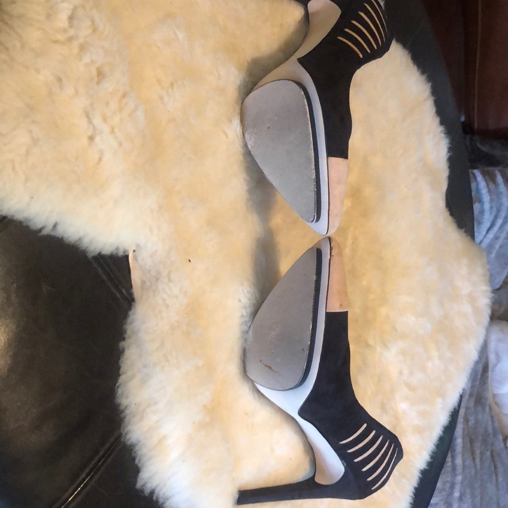 Classy Heels - image 4